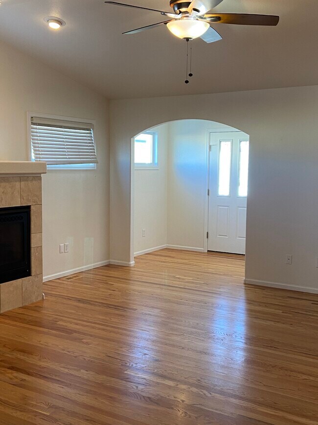 Building Photo - 422 Brandi Ln