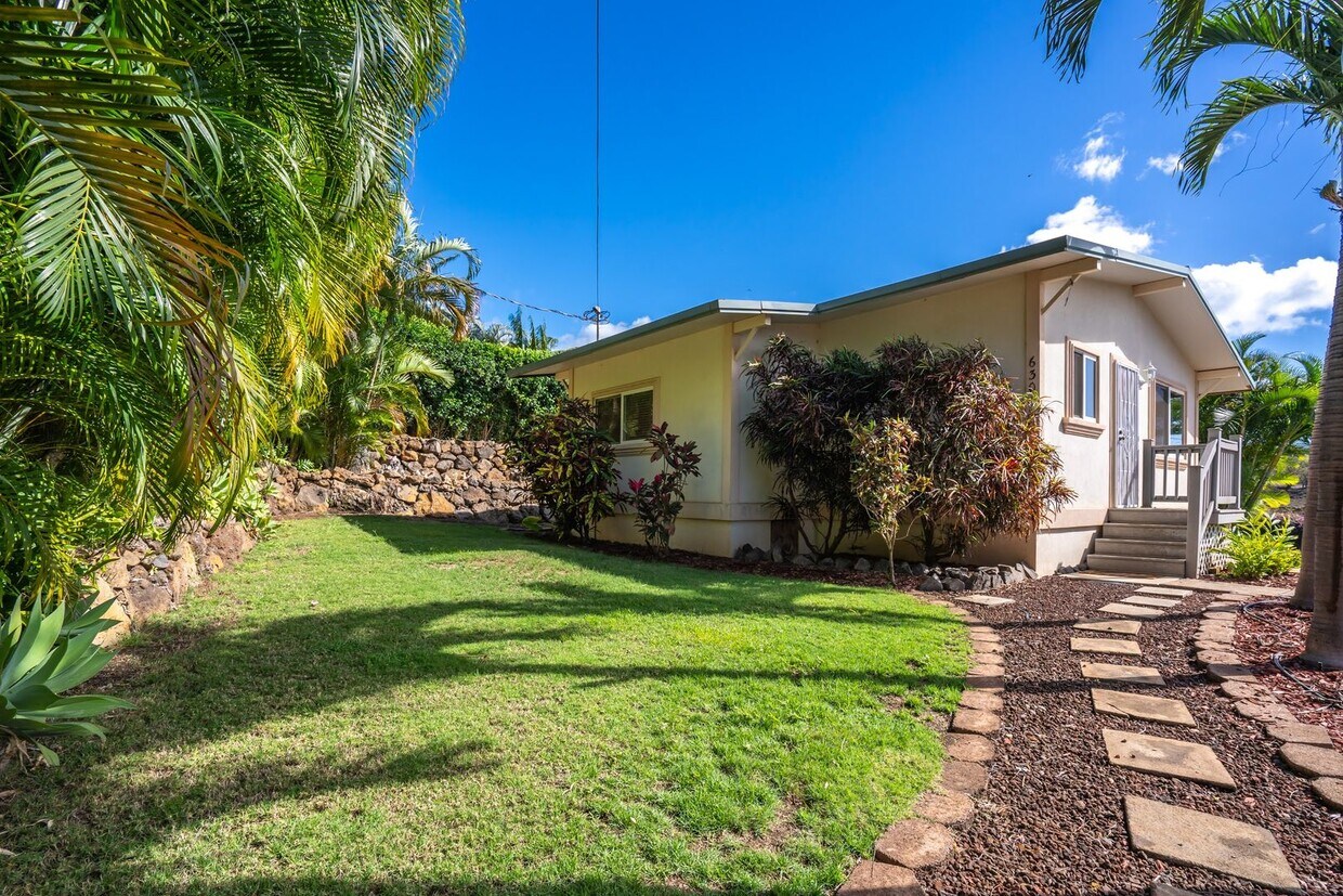 Foto principal - Unfurnished 2 Bed / 1 Bathroom - Maui Mead...