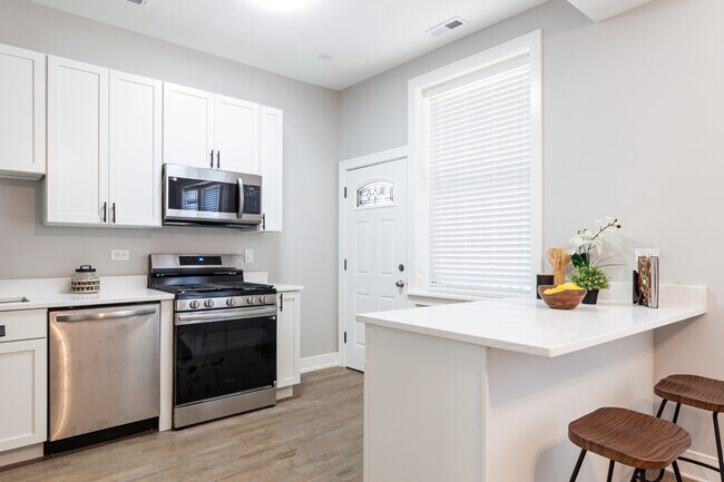 Foto del edificio - 3830 N Wilton Ave