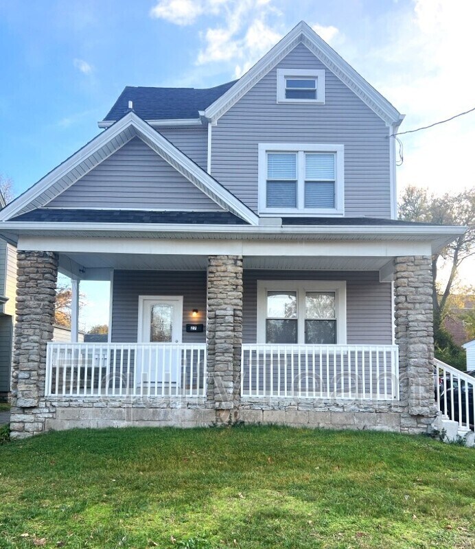 Primary Photo - 27 Ferndale Ave