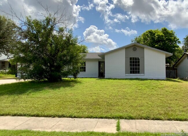 Foto del edificio - 8110 Pleasant Forest Dr