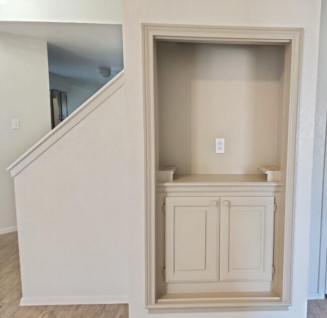 Building Photo - 16803 Village Oak Loop