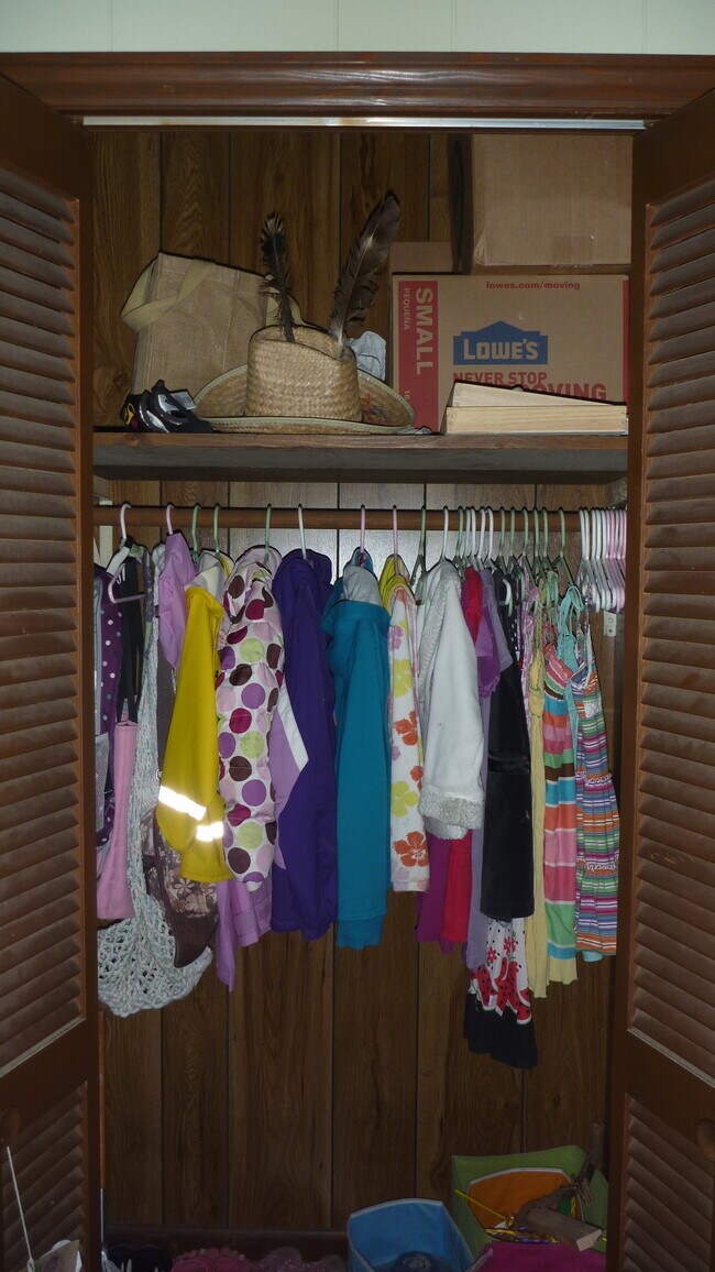 Bedroom Closet - 3336 Yukon Rd