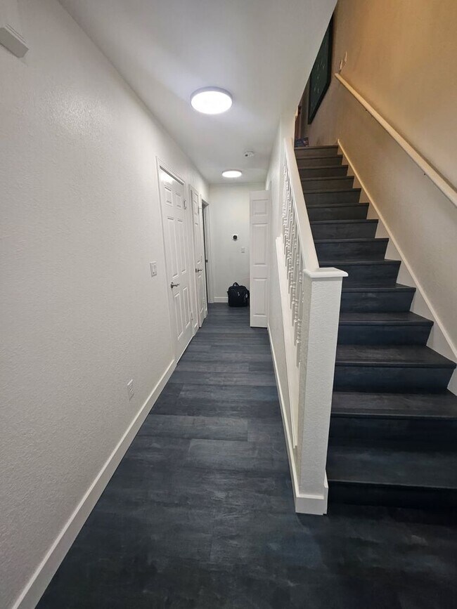 Foto del edificio - 437 Harris Ln