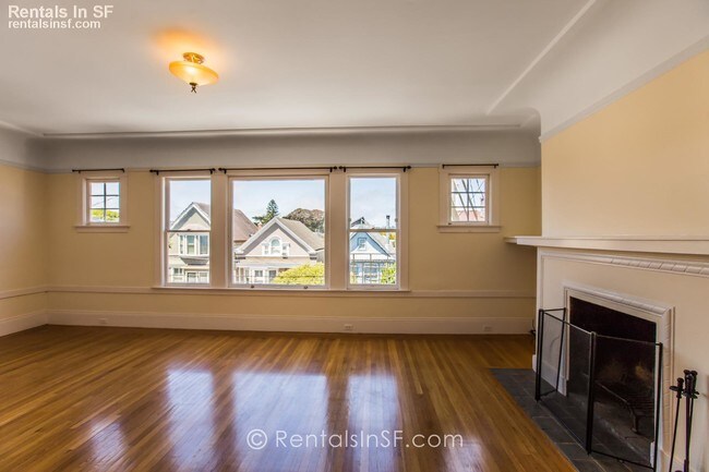 Building Photo - Charming, Top-Floor Studio in Lake District!
