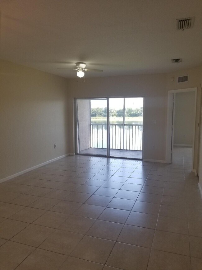 Building Photo - 1157 Golden Lakes Blvd