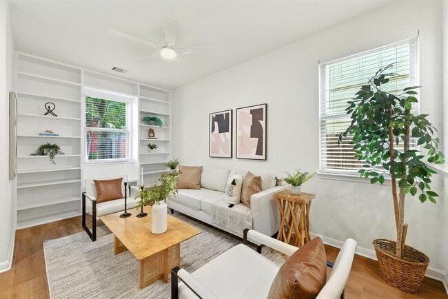 Foto del edificio - 5913 Red Bud Ridge Ln