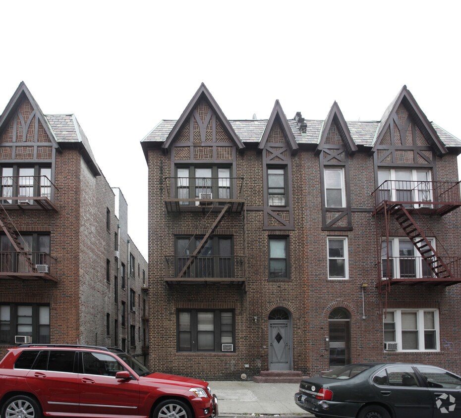 Building Photo - 45-24 39th Pl