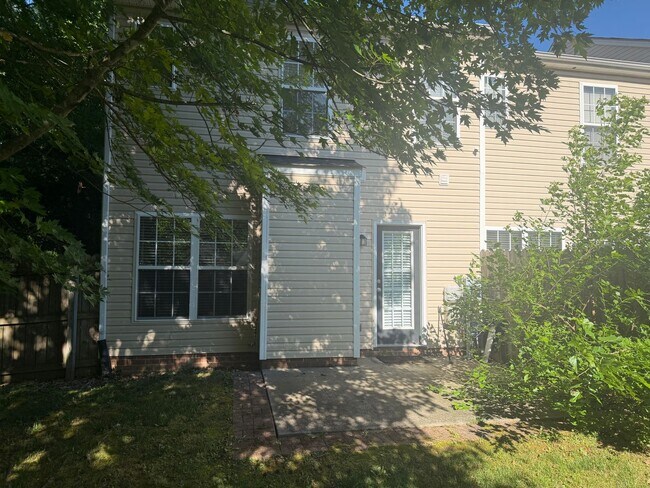 Building Photo - Upgraded 3 Bedroom Townhome North Chesterfield