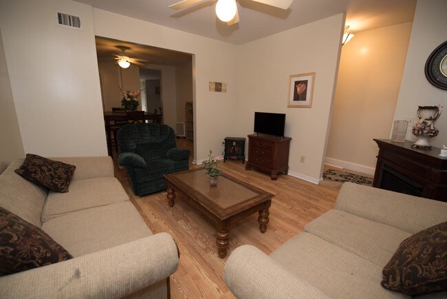 Building Photo - 4 bedroom in Easton PA 18042