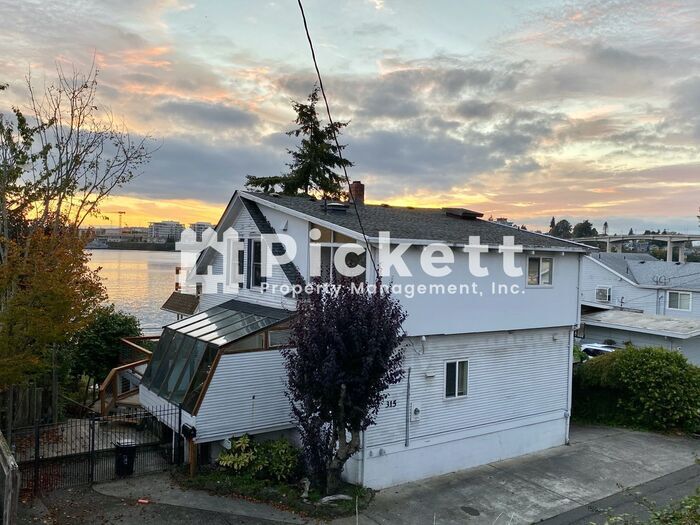 Primary Photo - Vintage 4 Bed Home With High Bank Waterfront