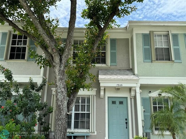 Building Photo - 7909 Sanibel Dr
