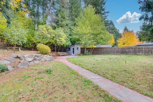 Building Photo - Beautifully Remodeled 3-Bedroom Home in a ...