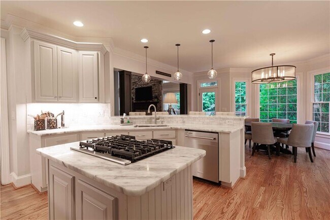 Building Photo - 1040 Creek Ridge Pointe