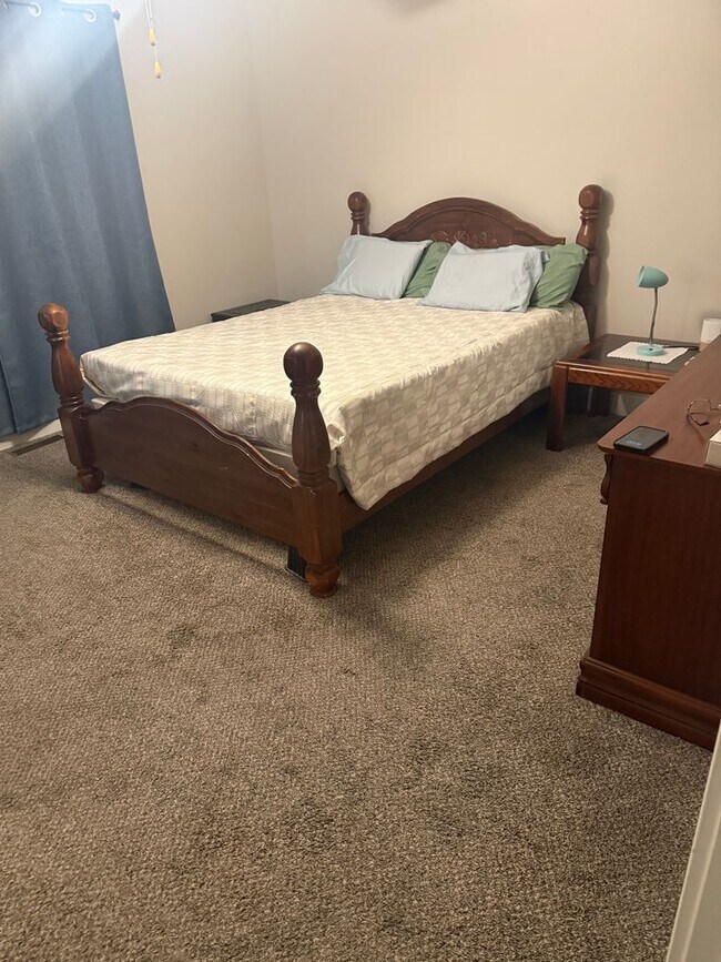 Foto del edificio - Three Bedroom Available