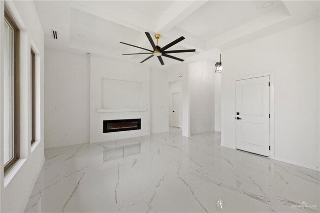 Building Photo - 2613 E Comal Rd