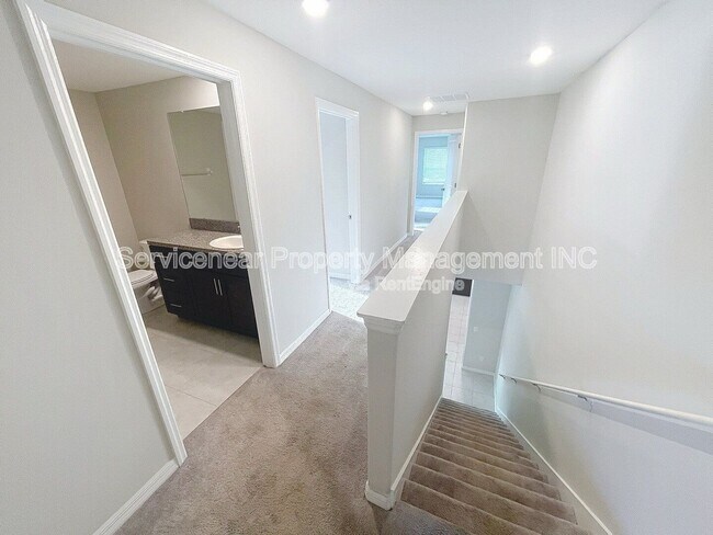 Building Photo - 734 Royal Empress Dr