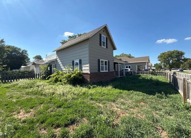 Foto del edificio - **Move in Ready** 3 bedroom close to downtown!
