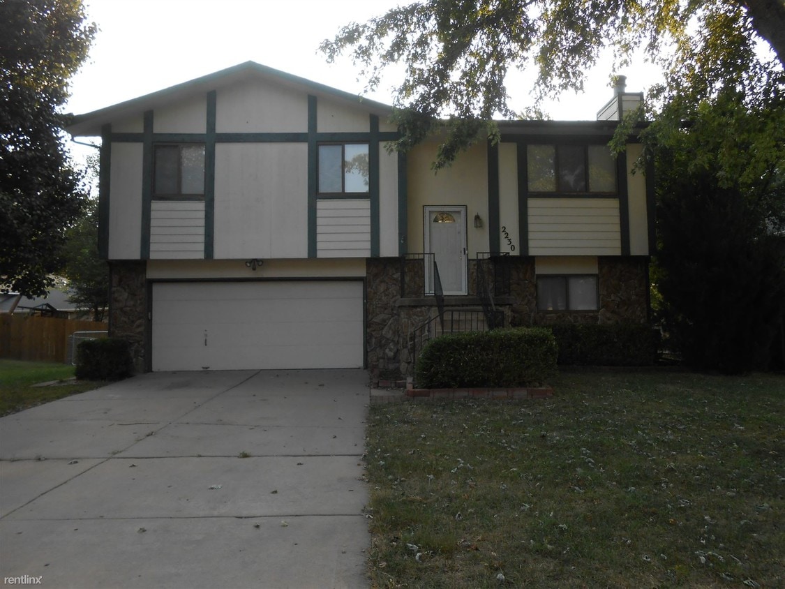 Foto principal - 2230 N Basswood Ct