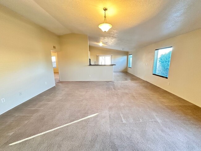 Building Photo - 4 Bedroom 2 Bathroom with 2 Car Garage