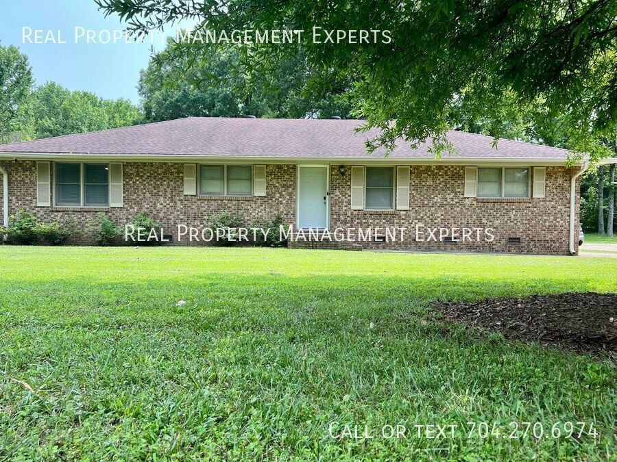 Foto principal - 8001 Linda Lake Dr
