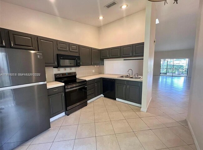 Foto del edificio - 642 Emerald Way E