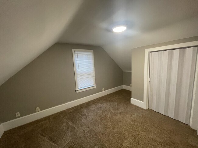 Foto del edificio - 3112 Forest Lawn Ave
