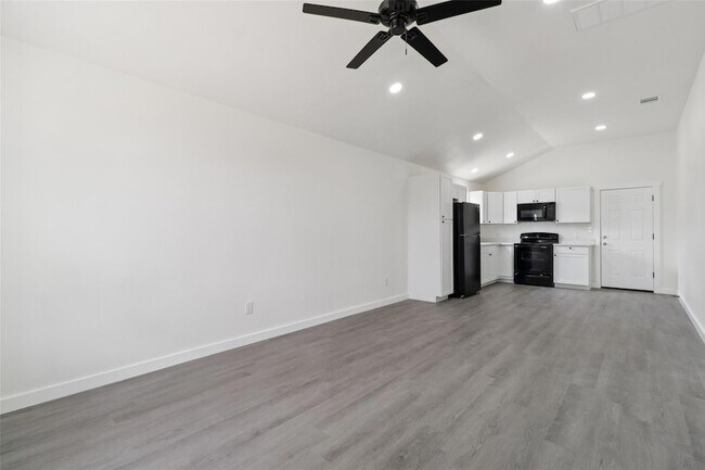 Foto del edificio - 1087 Schubert Ln