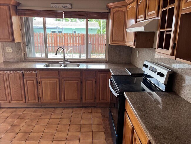 Foto del edificio - 9340 NW 24th Court, Sunrise, FL 33322