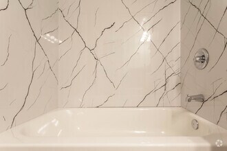 Bathroom - Kingwood Lakes
