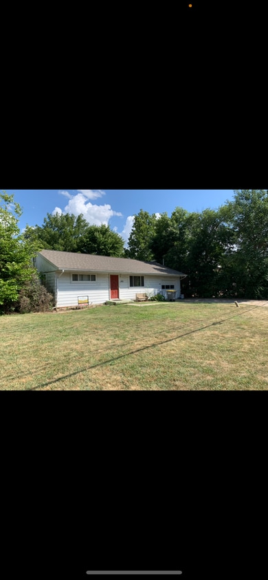 Primary Photo - 426 N River Rd