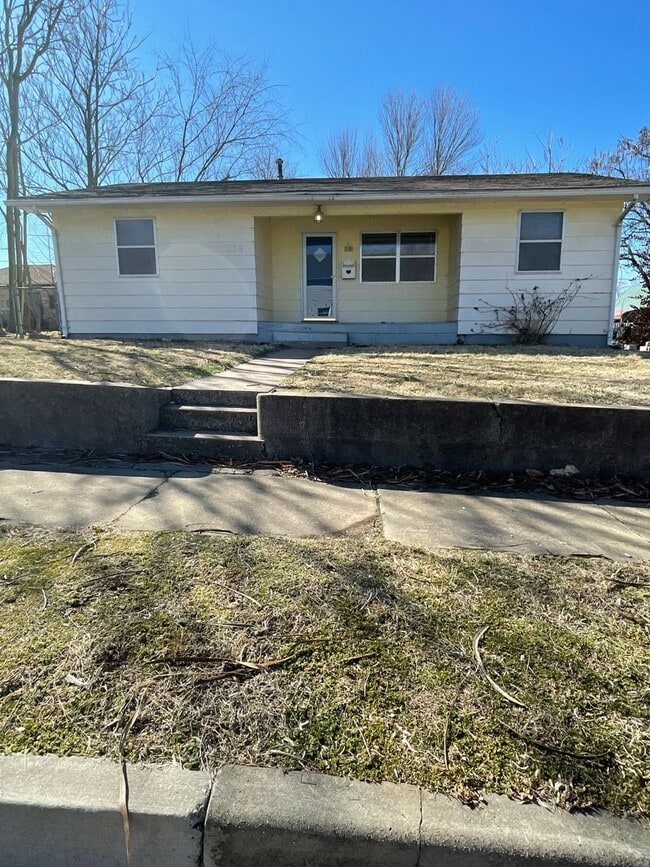 Building Photo - 214 S Tom St