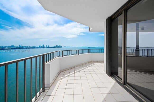 Foto del edificio - 520 Brickell Key Dr