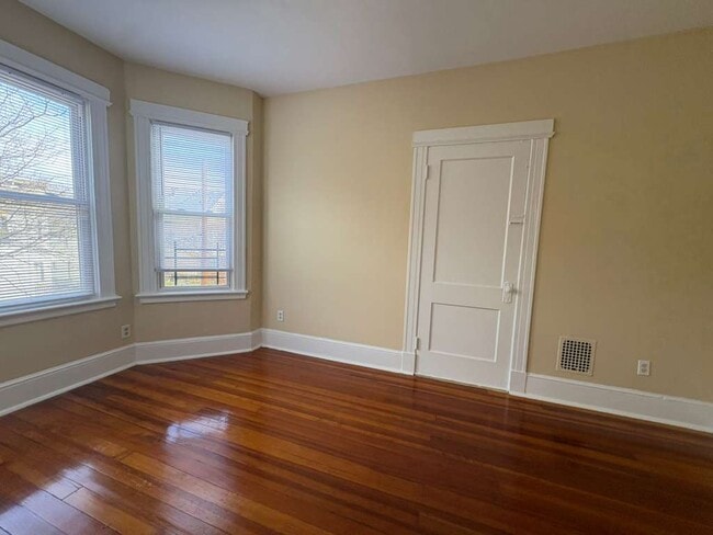 Foto del edificio - 56 Gilbert Ave