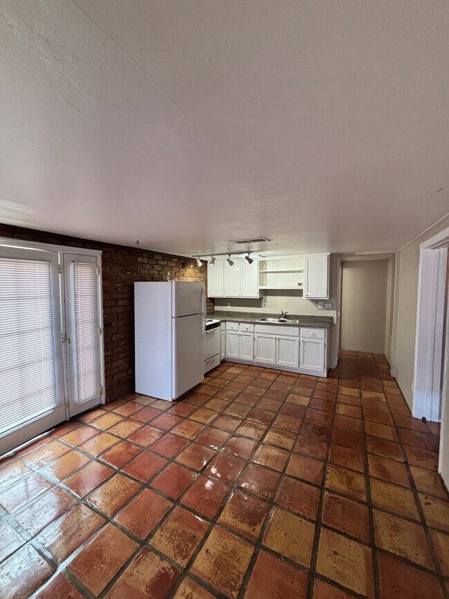 Foto del edificio - Available Now!