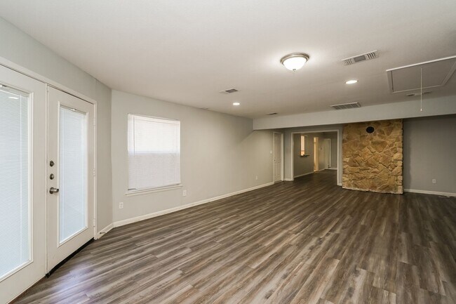 Building Photo - 4 BR/3BA | Updated Single Family Home | 2-Car Garage Parking | In Bedford!