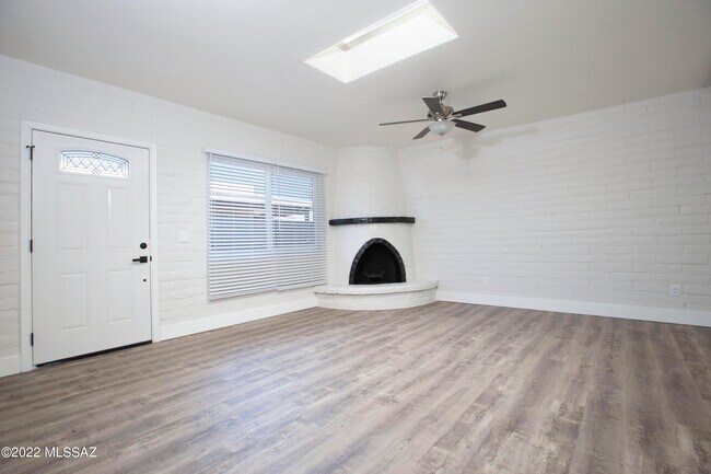 Building Photo - 4073 E Lee St