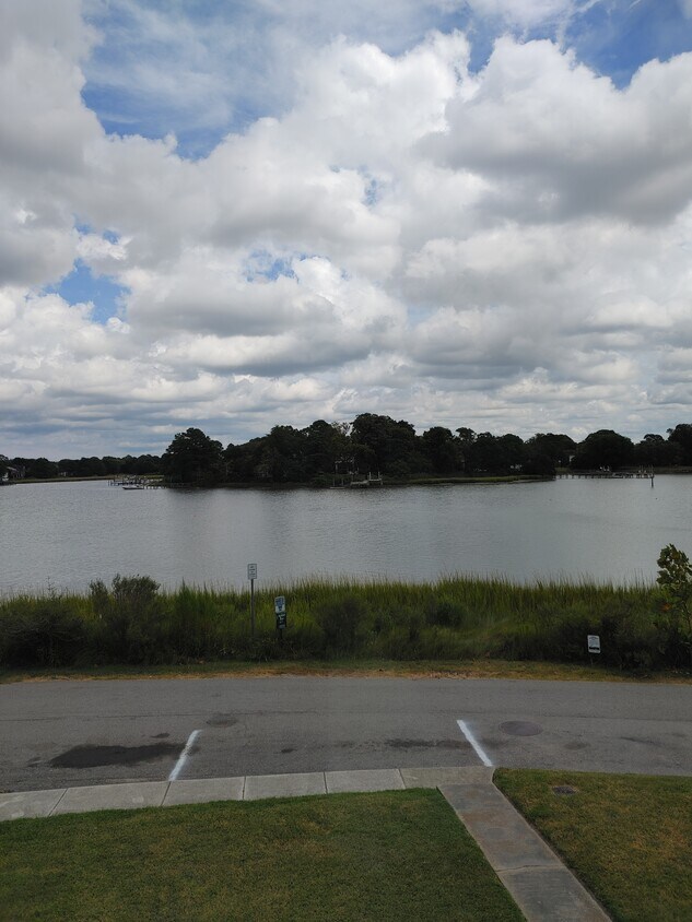 Foto principal - 3837 Beach Ave