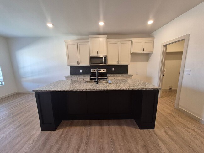 Building Photo - Stonewood Beauty