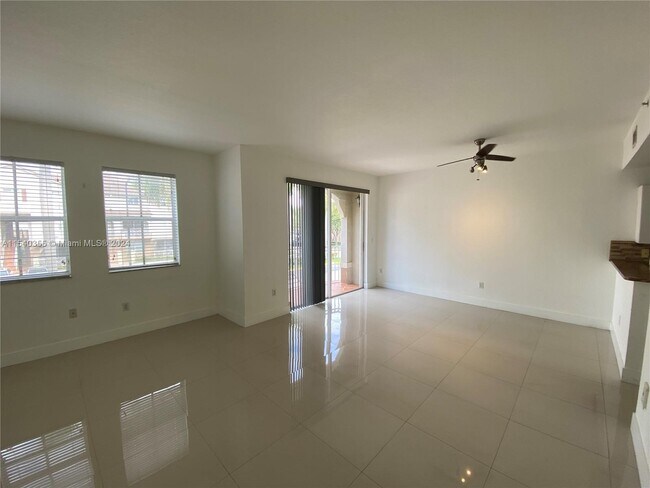 Foto del edificio - 8886 W Flagler St