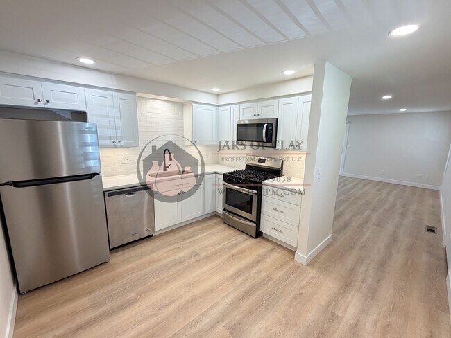 Building Photo - Campbell Duplex- #2025-1764