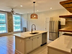 Building Photo - 532 N Water St