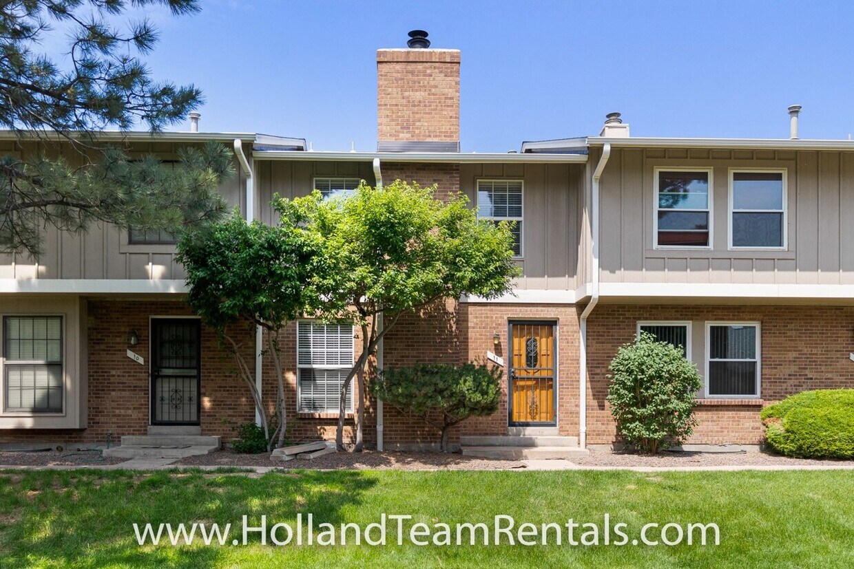 Foto principal - Quiet Townhome with Two Master Suites