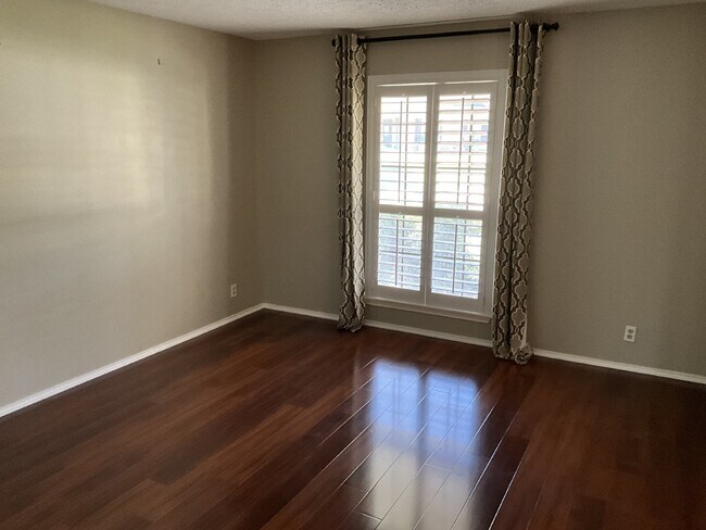 Building Photo - 129 Splitrock Ln