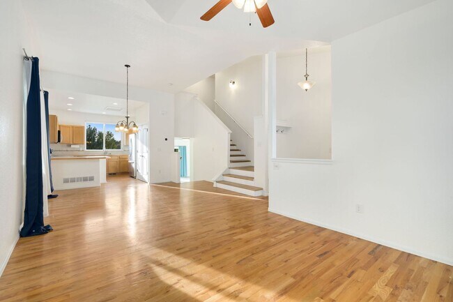 Foto del edificio - Open Space Views at this 3-Bedroom, 3-Bath...