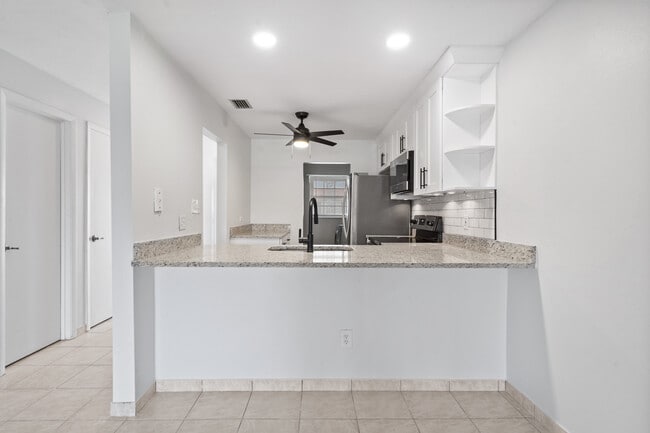 Building Photo - 1005 Knox McRae Dr