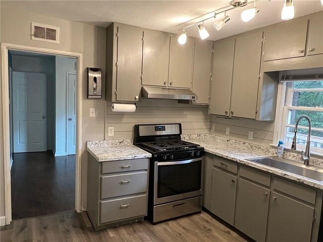 Building Photo - 5454 Lusann Dr