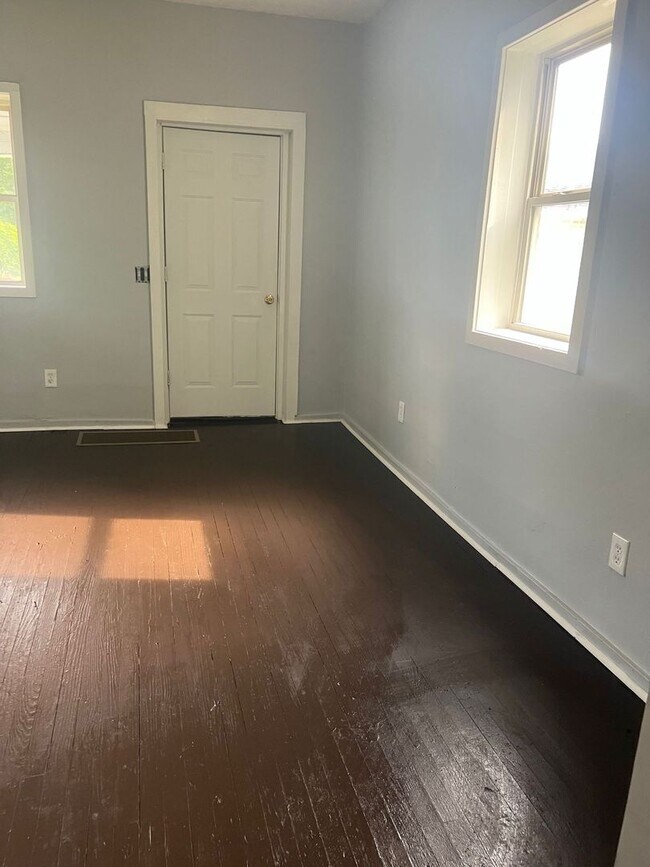 Foto del edificio - 4 bedrooms 2 baths