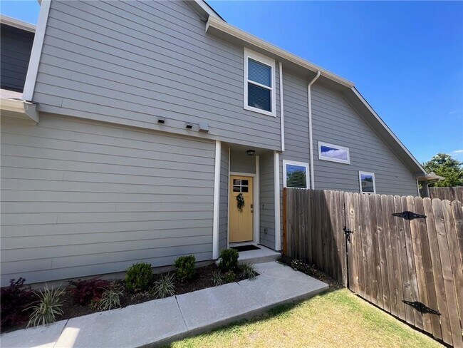 Building Photo - 1416 Anhalt Dr