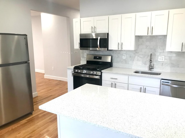 Building Photo - 5 Moseley St